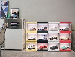 다양한 신발이 전시되어 있는 LG 스타일러 오브제컬렉션 슈케이스